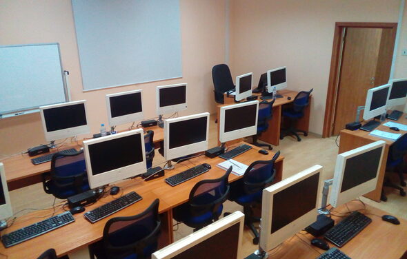 Тренер-ИТ. Большой учебный класс с компьютерами