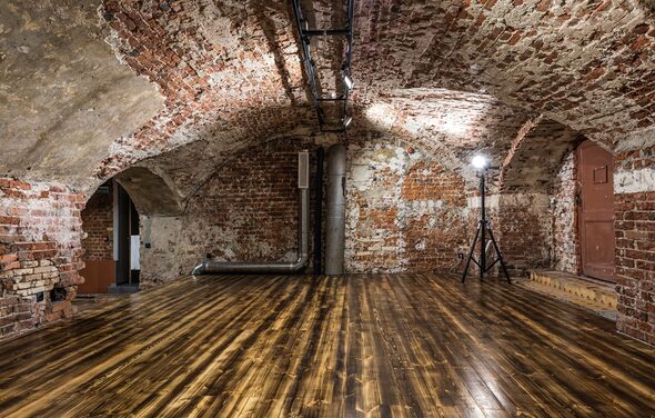 Культурный центр Хитровка Лофт в красном кирпиче со сводами