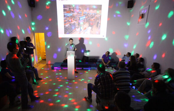 Джинсовый лофт с диванчиками