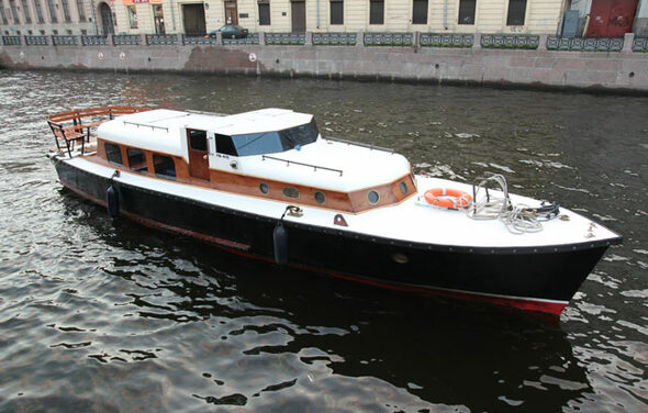 Моторная яхта Триумф