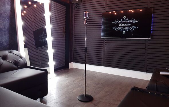 Караоке-комната
