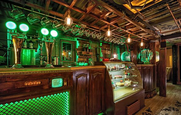 Tesla Lounge Двухэтажный бар под закрытие