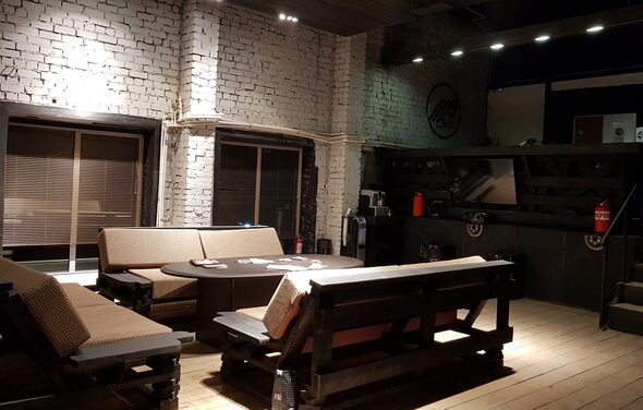 Белый лофт для шумных вечеринок