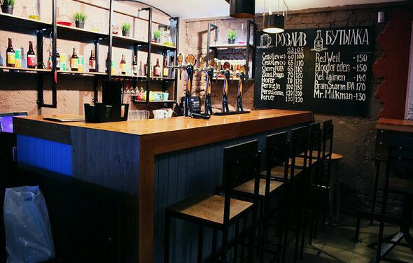 Уютный бар под закрытие