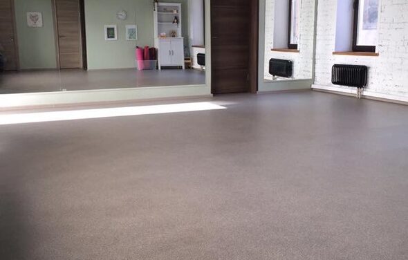 Детская студия Вместе Лофт-пространство с зеркальной стеной