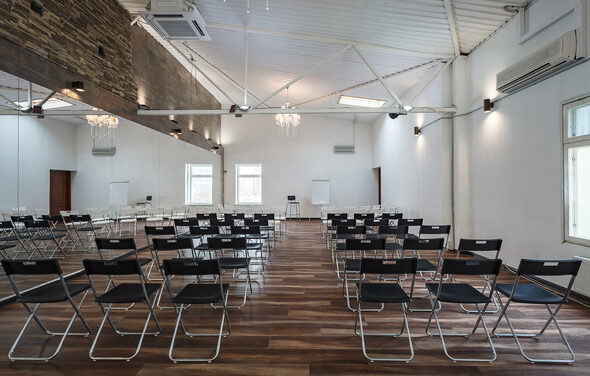 Gold&Dance Светлый зал на мансардном этаже