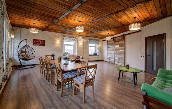 Светлый лофт с качелями