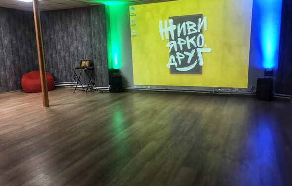 Кино Лофт. Лофт с большим экраном