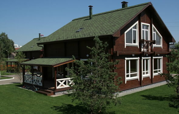 Клубный деревянный дом