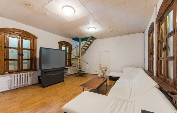 Двухэтажный дом для корпоративов и вечеринок