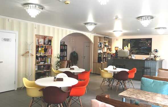 Уютная кофейня в стиле лофт