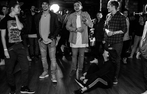 Универсальный лофт с зеркальной стеной