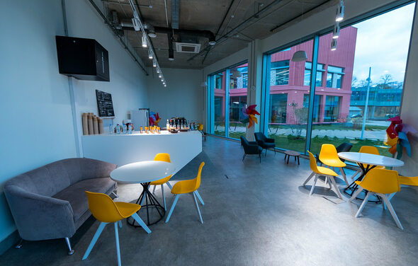 Техноград Кафетерий с панорамными окнами и барной стойкой