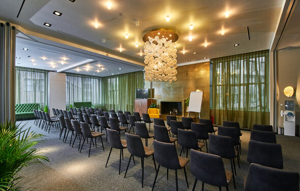 Бизнес Молодость Двухэтажный особняк с панорамными окнами