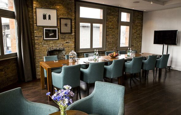 Avenue Room