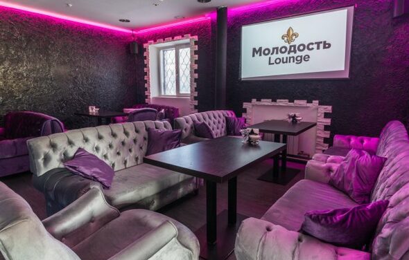 Лаунж-бар Молодость под закрытие на Варшавской