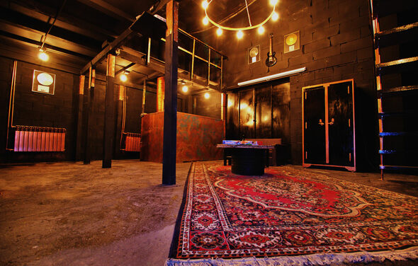 Questmakers Двухуровневый зал в стиле loft