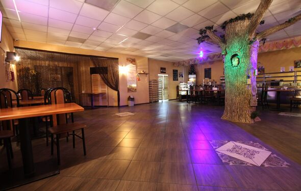 Closing cafe on Alekseevskaya