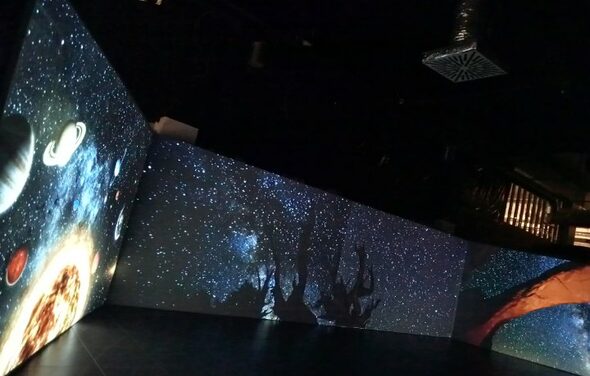 Мультимедийный лофт с большим экраном