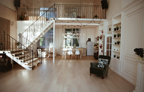 Loft Red Star Двухэтажный лофт в светлых тонах