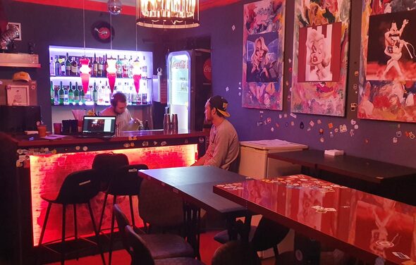 Лофт для вечеринок с барной стойкой