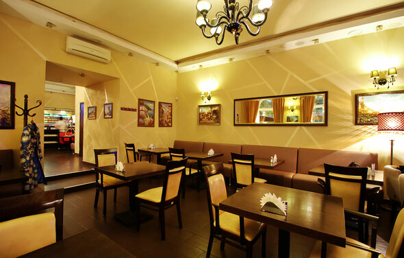 Ресторан из двух залов под закрытие