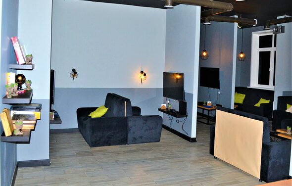 Лофт-кальянная с игровыми приставками