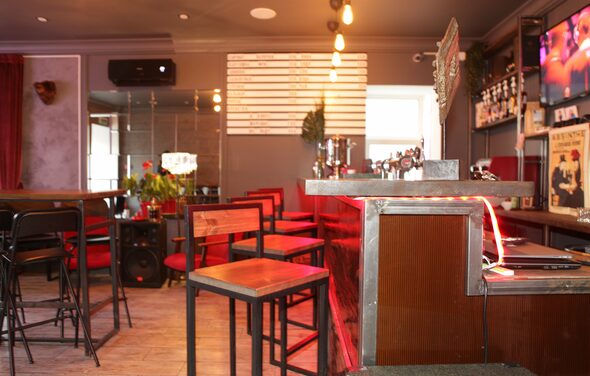 Бар под закрытие с игровым автоматом