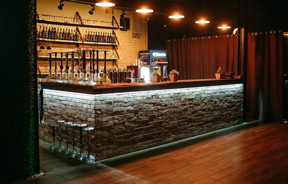 Кальянная с большими диванами под закрытие