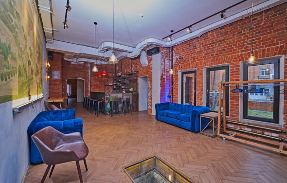Campus Loft. Лофт-пространство с синими диванами