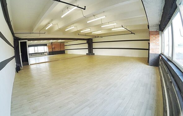 JamTown Светлый тренинг-зал в стиле лофт