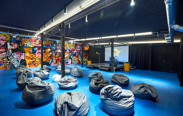 Smola Hall. Пространство в урбанистическом стиле