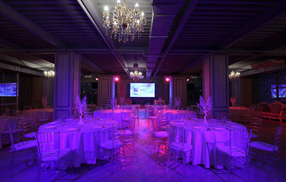 Capital Hall. Банкетный лофт в серебряном цвете