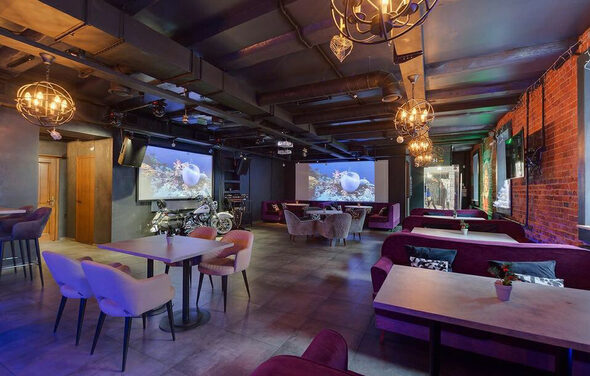 Lounge bar. Лофт бар с мотоциклом