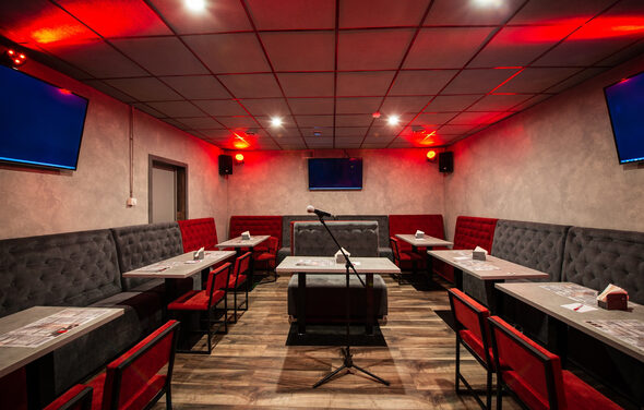 One Bar. Оборудованный караоке-лофт 