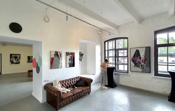 Лофт с панорамными окнами и верандой