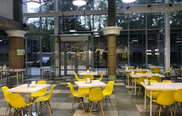 Кулинар Лофт-кафе с высокими потолками