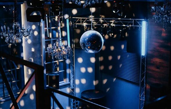 Двухуровневый праздничный лофт с танцполом