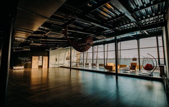 Никаких проблем Стильный лофт с панорамными окнами