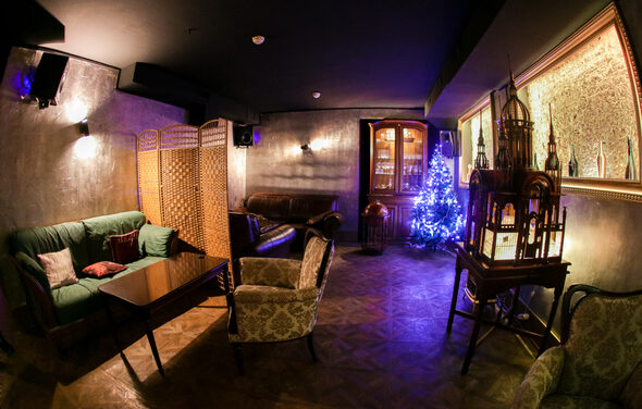 Атмосферный караоке бар под закрытие