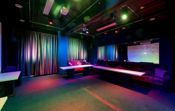 Зеркальный Лофт с Караоке и светомузыкой