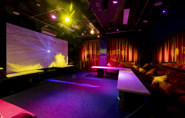 Зеркальный Лофт с Караоке и светомузыкой