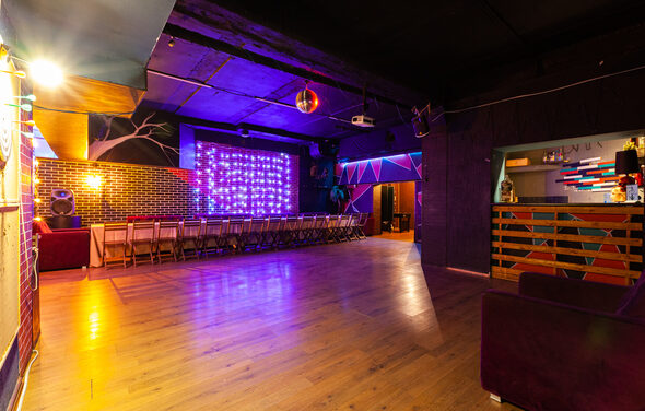 Лофт со светомузыкой и настольным теннисом