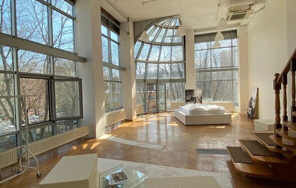 Просторная фотостудия с несколькими залами 