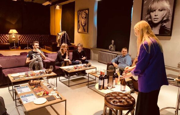 Linza зал со сценой