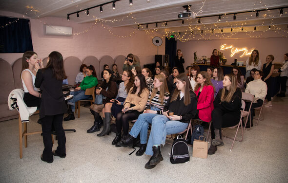 Стилизованный лофт в сине-розовых оттенках