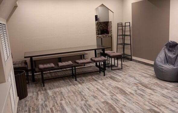 Уютный лофт с меловой стеной