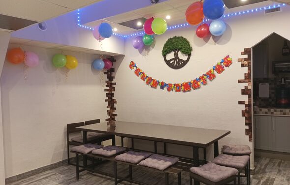 Уютный лофт с меловой стеной