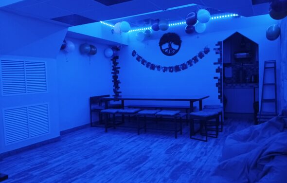 Уютный лофт с меловой стеной