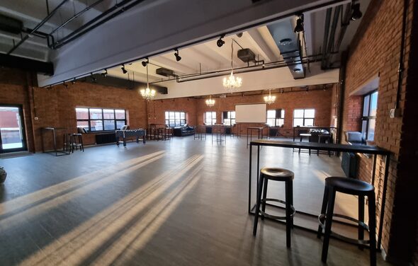 PORT 365 Просторный лофт из красного кирпича 